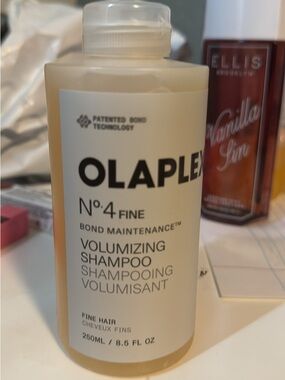 OLAPLEX Volumizing Shampoo No.4 — Cream